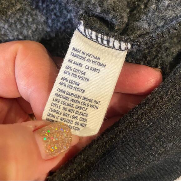 American Eagle Outfitters Sequin Penguin Sweater size small - Picture 4 of 7